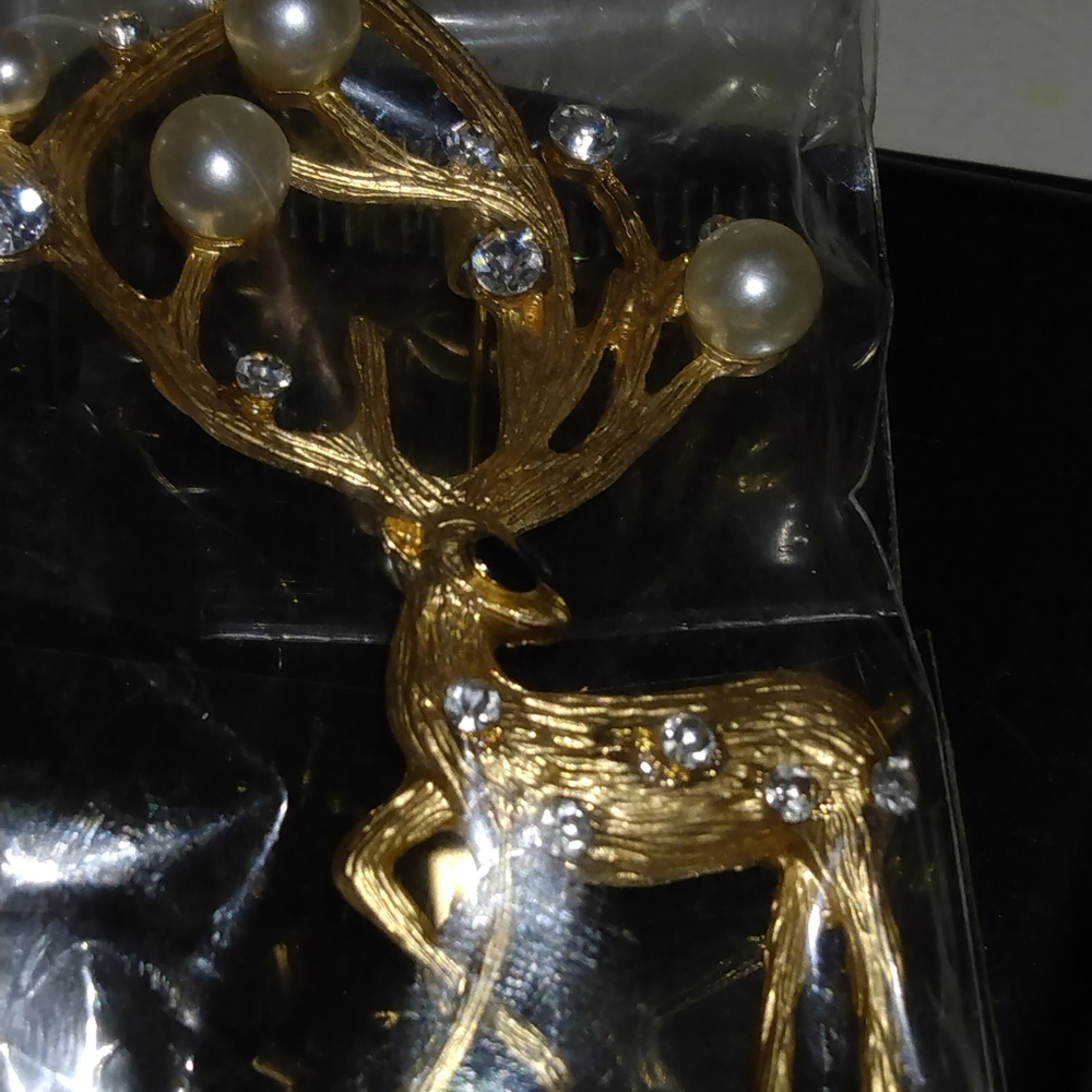 Deer Brooch - Picture 3 of 3
